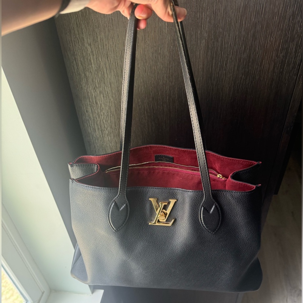 Louis Vuitton Grained Calfskin Lockme Shopper Bag